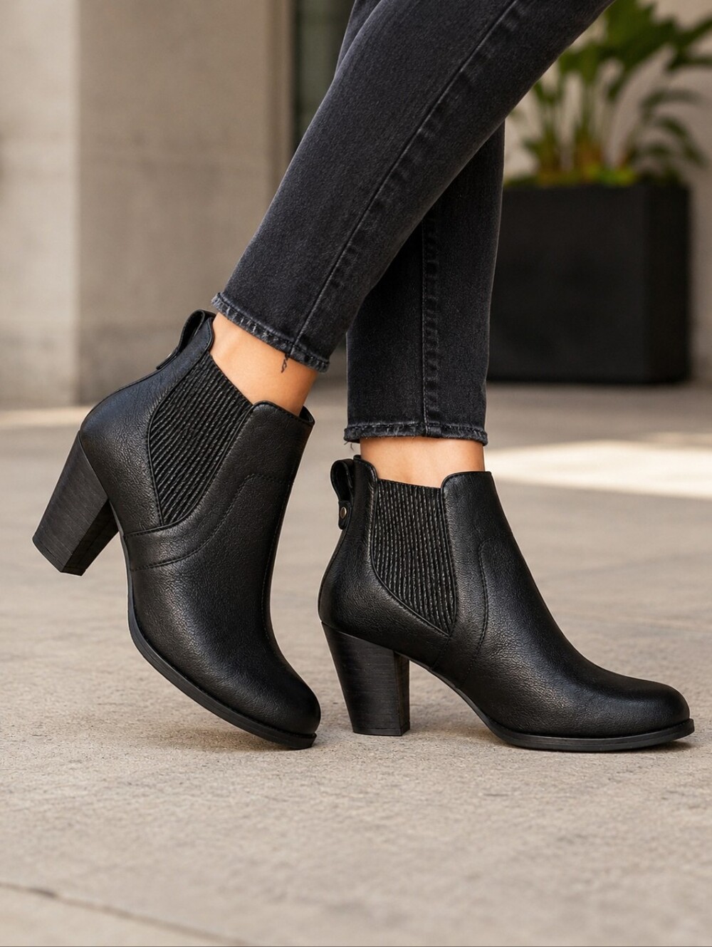 UGG Black Leather Chelsea Heeled Ankle Boots 9.5